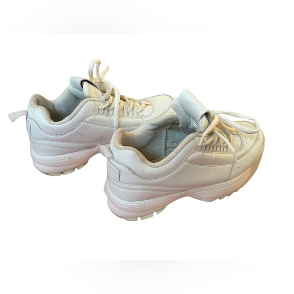 5/25$ ✨ White Platform Sneaker - Picture 2 of 5